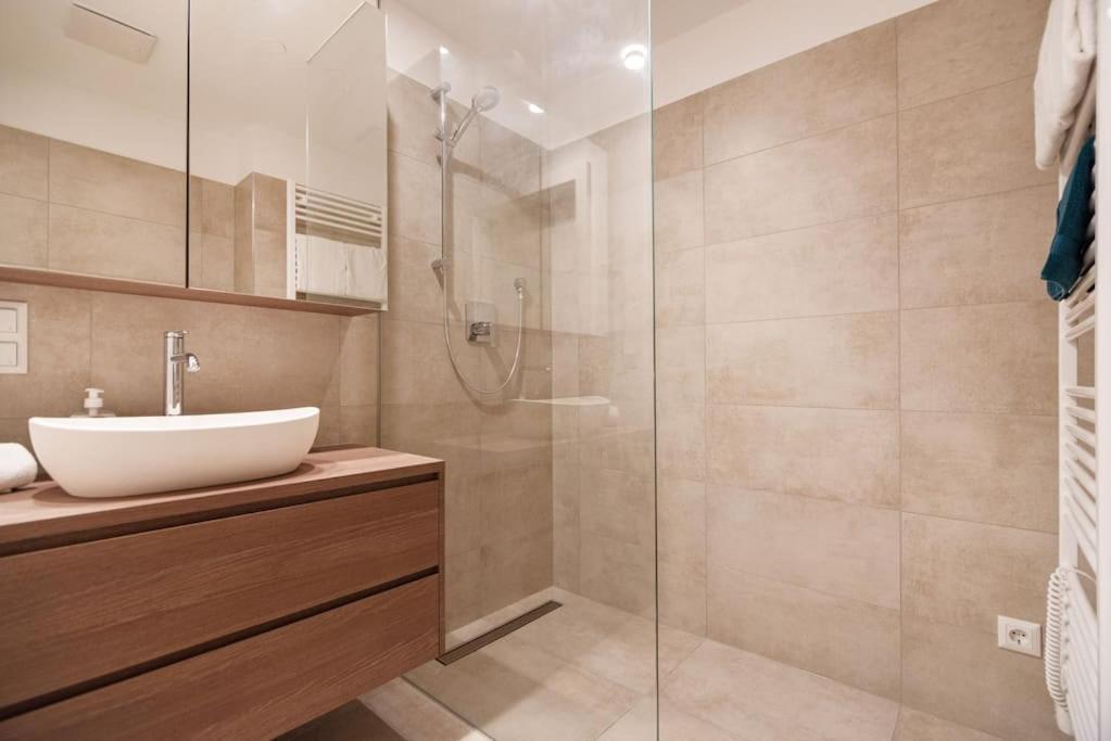 Neu Und Hell In Zentraler Ruhelage Mit Parkplatz Apartment Vienna Luaran gambar