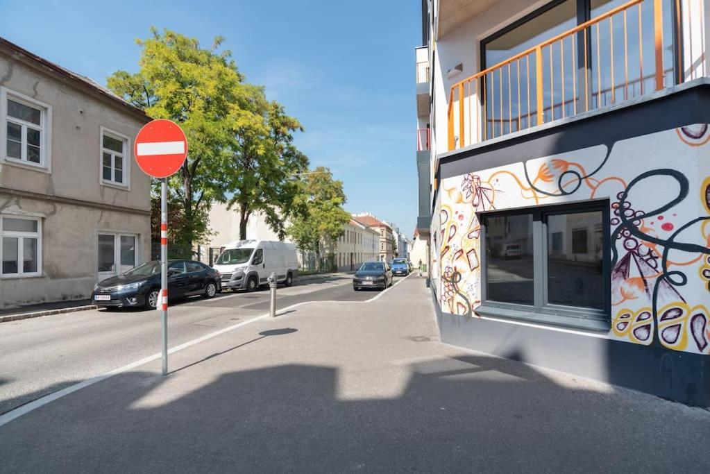 Neu Und Hell In Zentraler Ruhelage Mit Parkplatz Apartment Vienna Luaran gambar