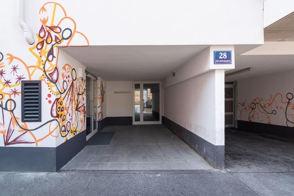 Neu Und Hell In Zentraler Ruhelage Mit Parkplatz Apartment Vienna Luaran gambar