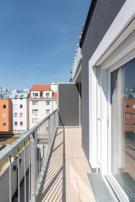 Neu Und Hell In Zentraler Ruhelage Mit Parkplatz Apartment Vienna Luaran gambar