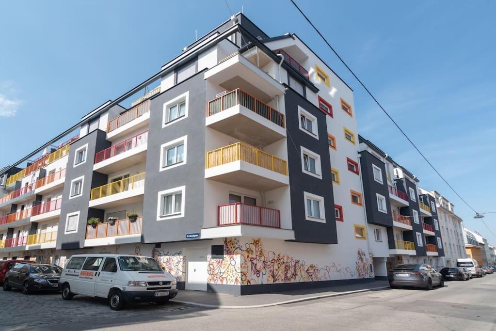 Neu Und Hell In Zentraler Ruhelage Mit Parkplatz Apartment Vienna Luaran gambar