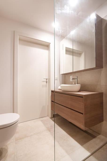 Neu Und Hell In Zentraler Ruhelage Mit Parkplatz Apartment Vienna Luaran gambar